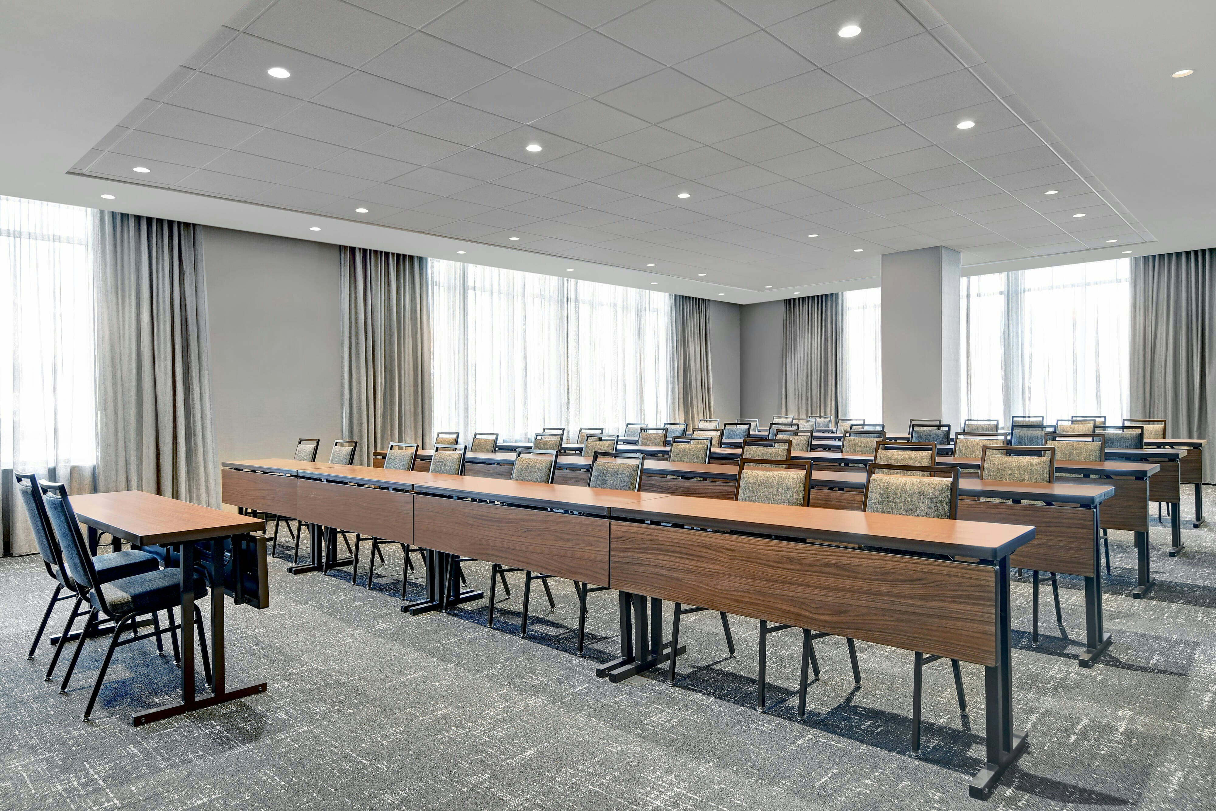 Courtyard by Marriott Manhattan 24/28