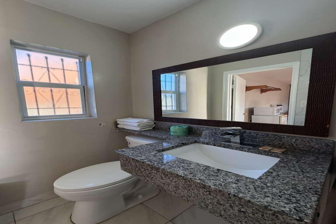 OYO Regency Inn Daytona Beach Near Airport 22/23