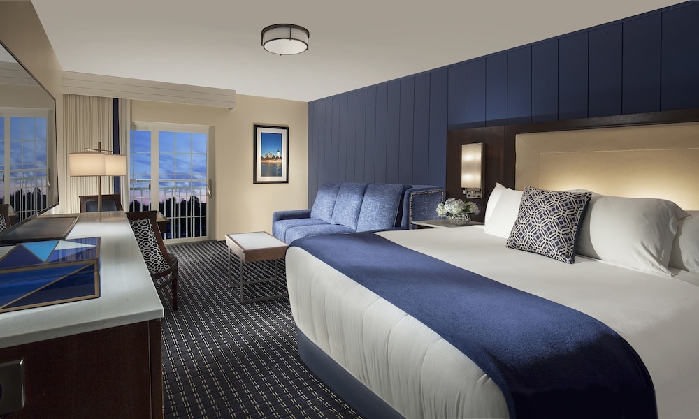 Hyannis Harbor Hotel 12/33