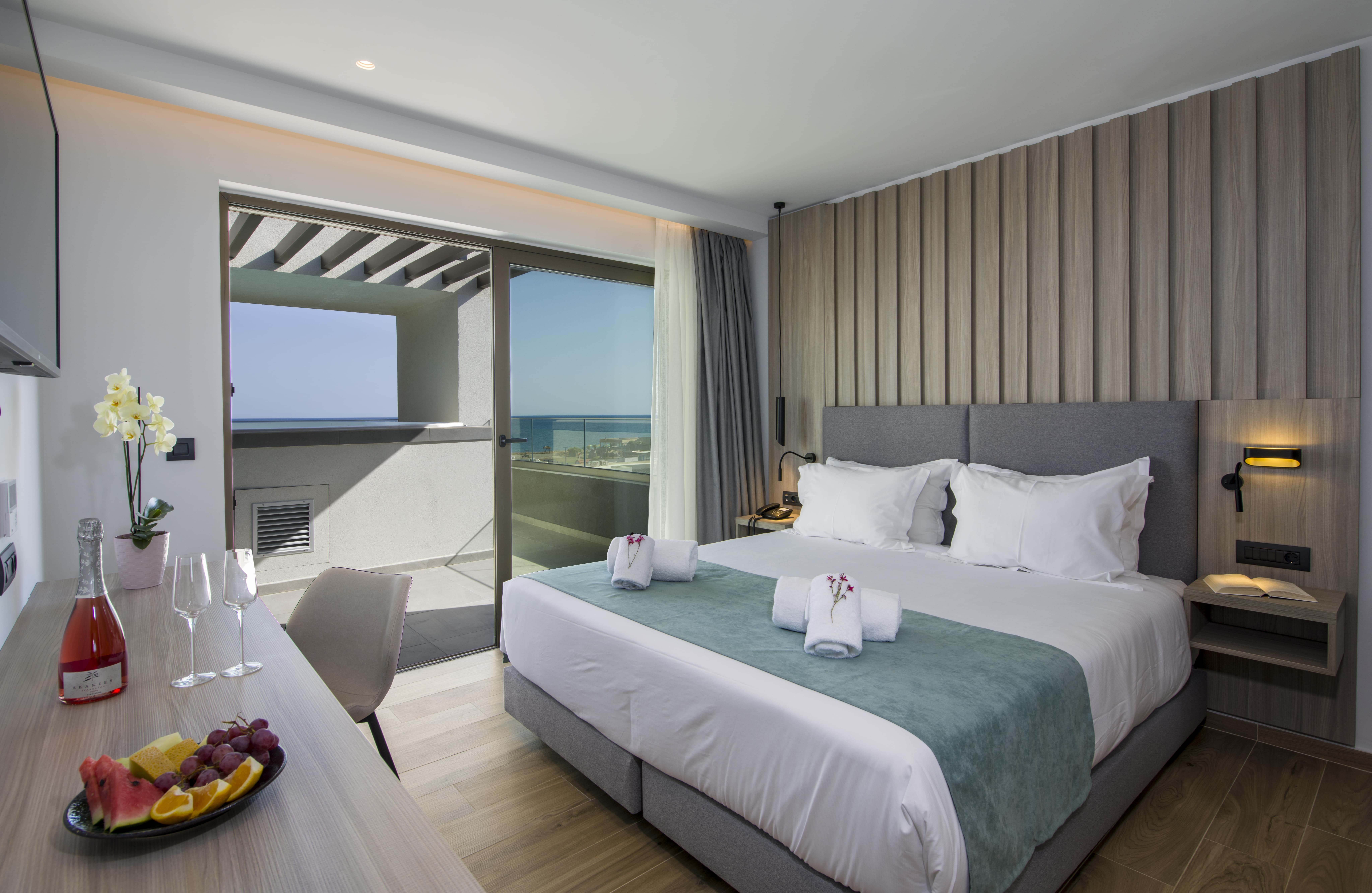 جناح بإطلالة على البحر بمسبح خاص