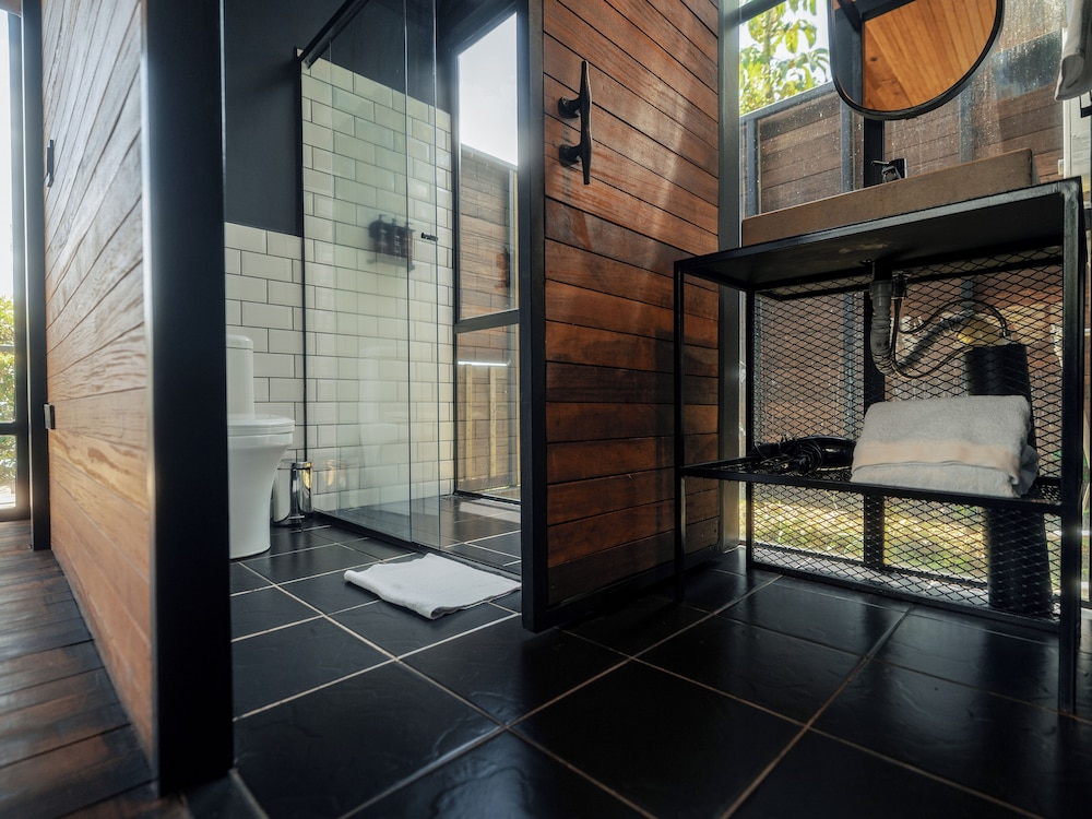 The Boato Hotel 43/46
