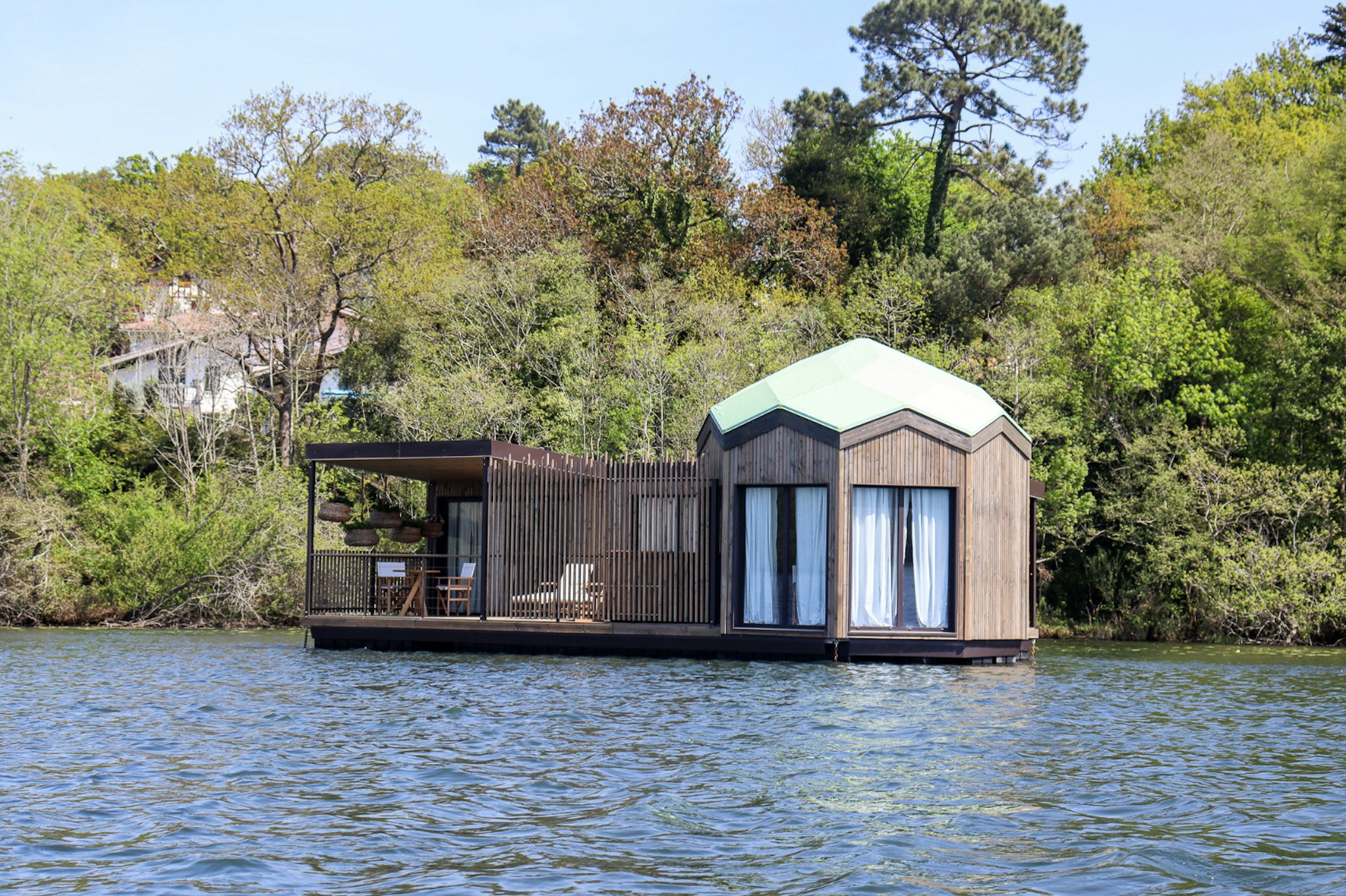 Brindos Lac & Chateau 38/43