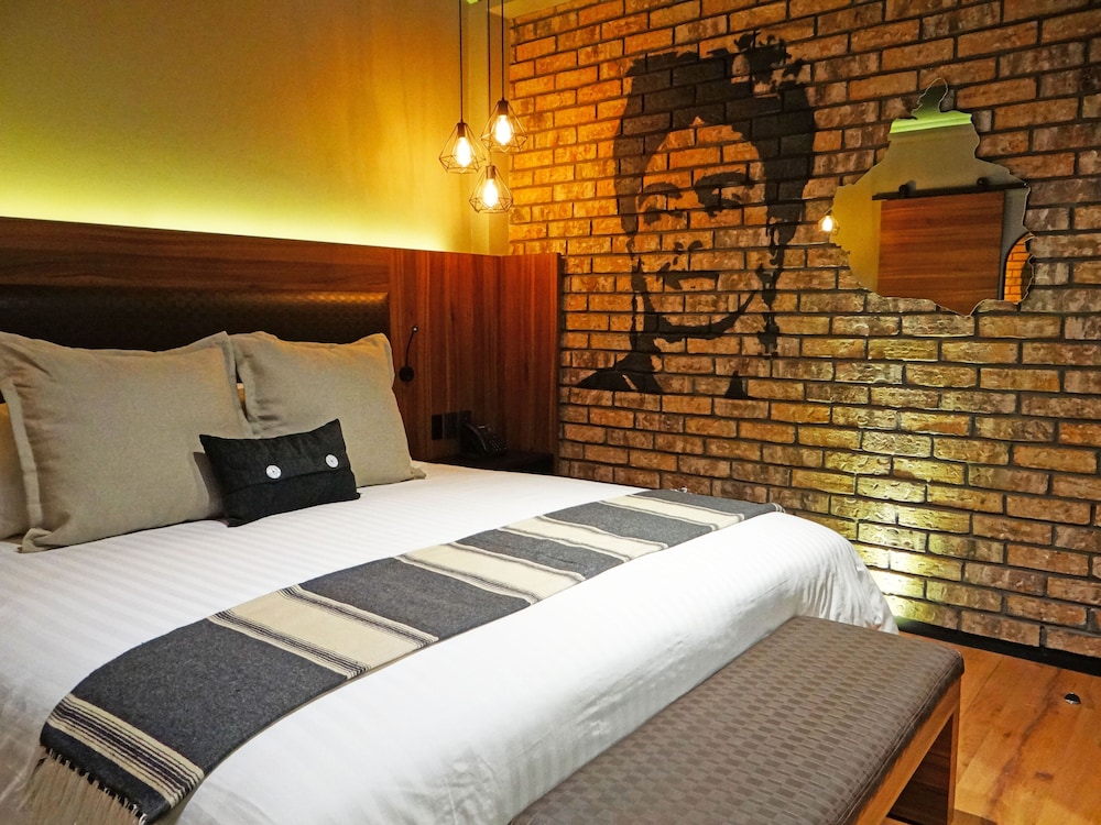 Cadillac Hotel Boutique 10/50