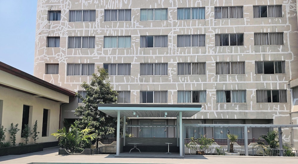 Songphanburi Hotel in SUPHAN BURI