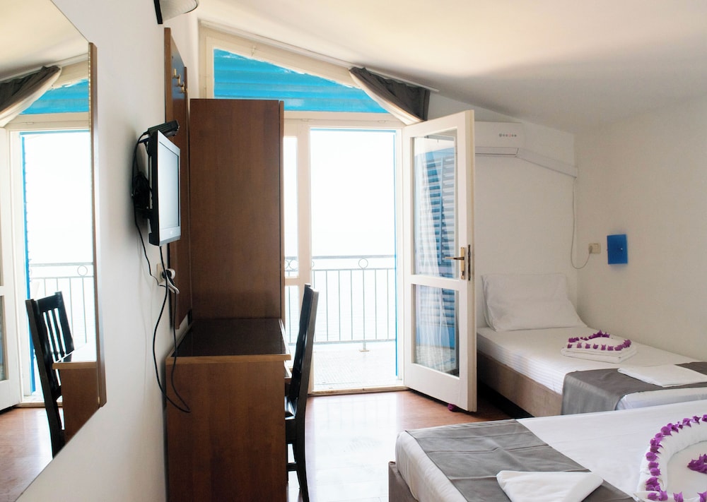 Beach Hotel Croatia 10/50