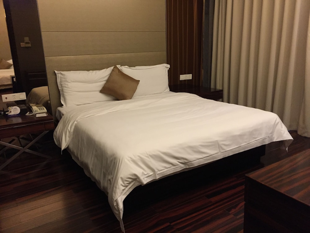 Estay Residence Poly World Trading Center 14/64