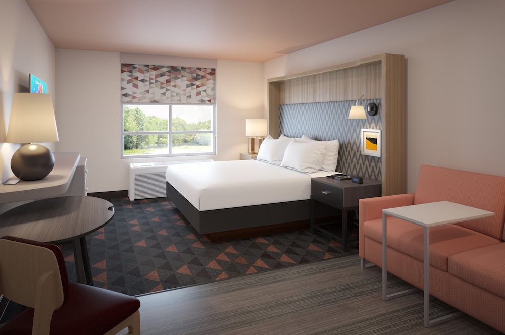 Standard, King Bed, Holiday Inn Suites Fayetteville W Fort Bragg Area 5/6