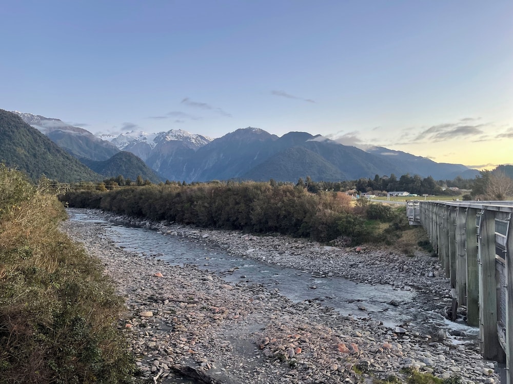 Glacier View Motel 60/68