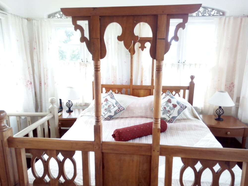 Manor House Boutique 15/50