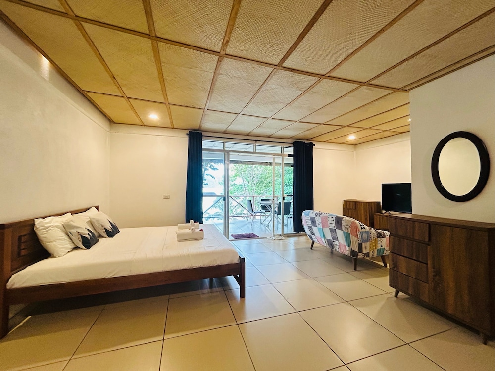 DELUXE, KING BED, OCEAN VIEW