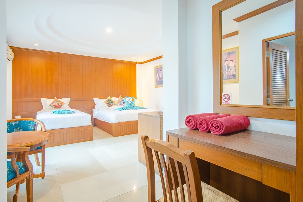 Pipikuku Hotel and Restaurant (ex. MVC Patong House) 29/30