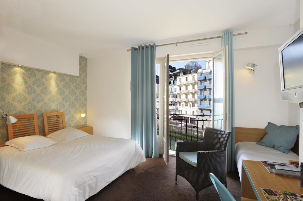 Hotel de la Vallee 11/47