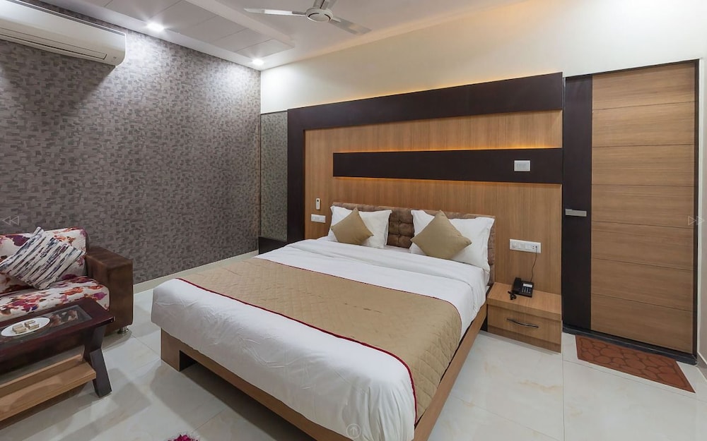Deluxe, Double Bed, Mountain View, Smoking