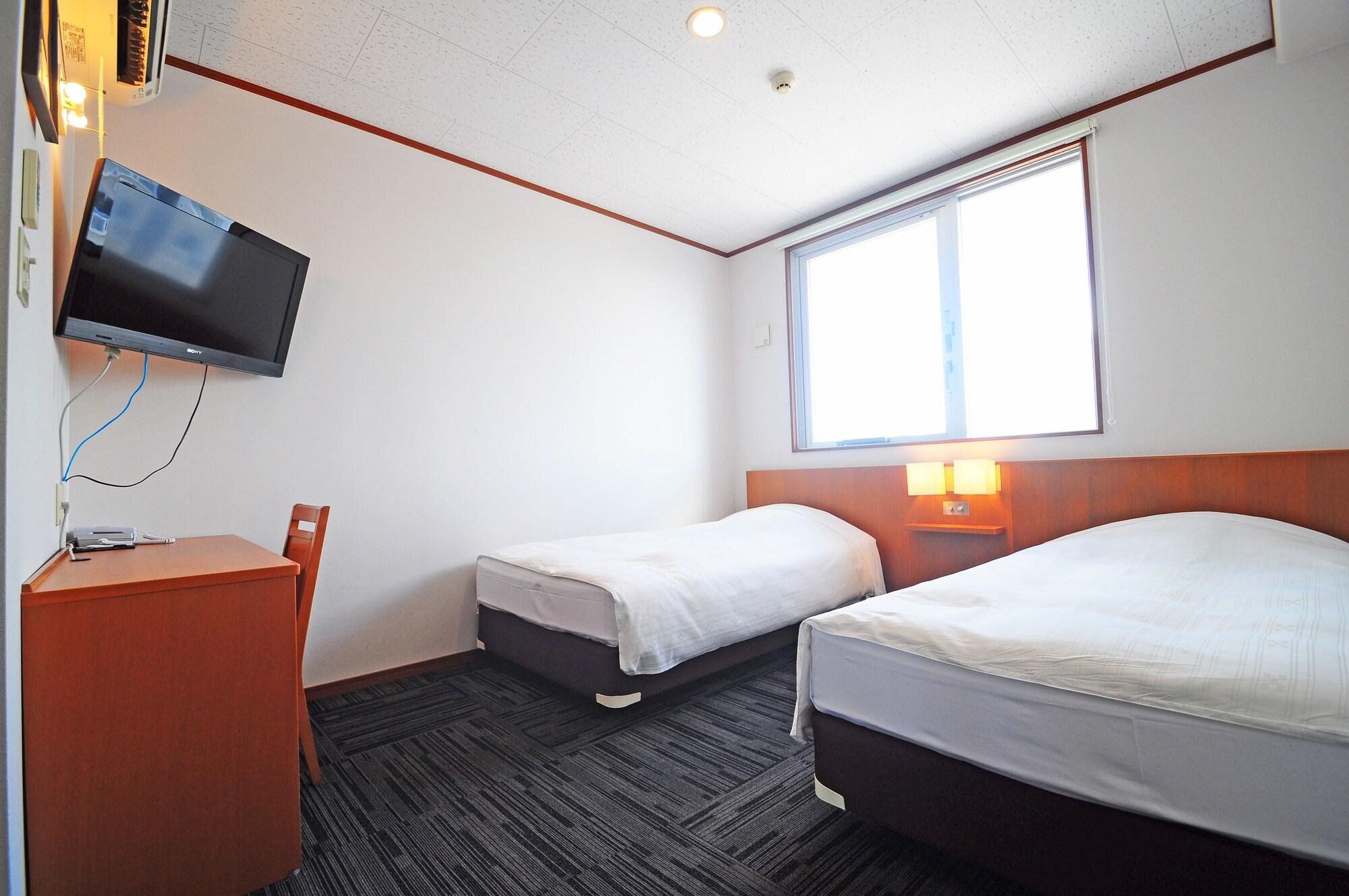 ROOM, TWIN BEDS
