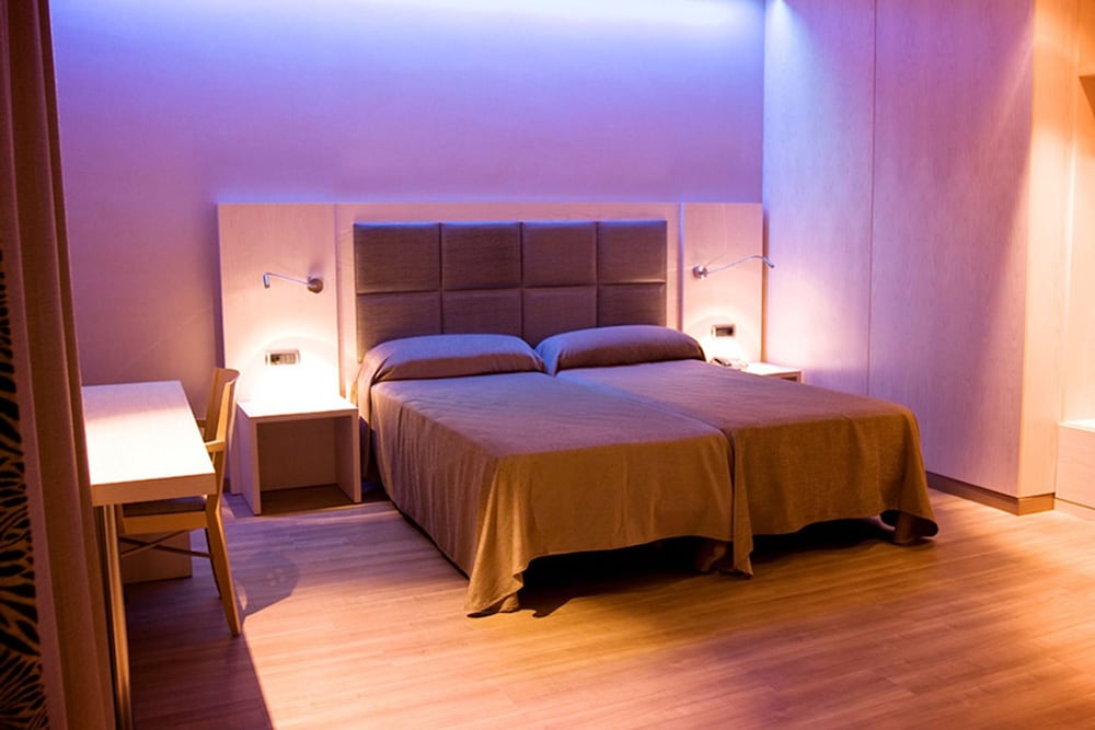 BARCELONA HOUSE 10/48