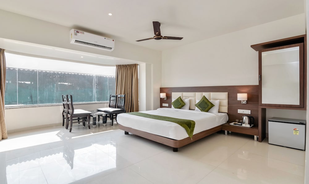 DELUXE, QUEEN BED