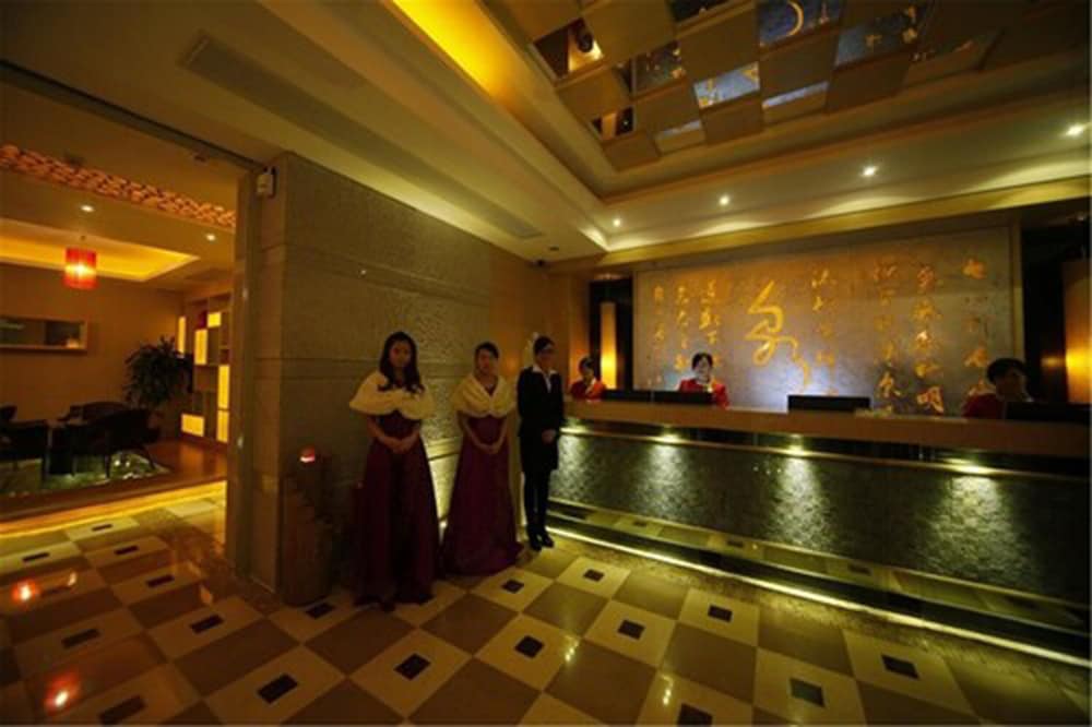 Royal Prince Hotel 3/35