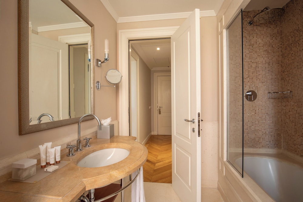 Junior Suite, Studio, King Bed، Rose Garden Palace 7/9