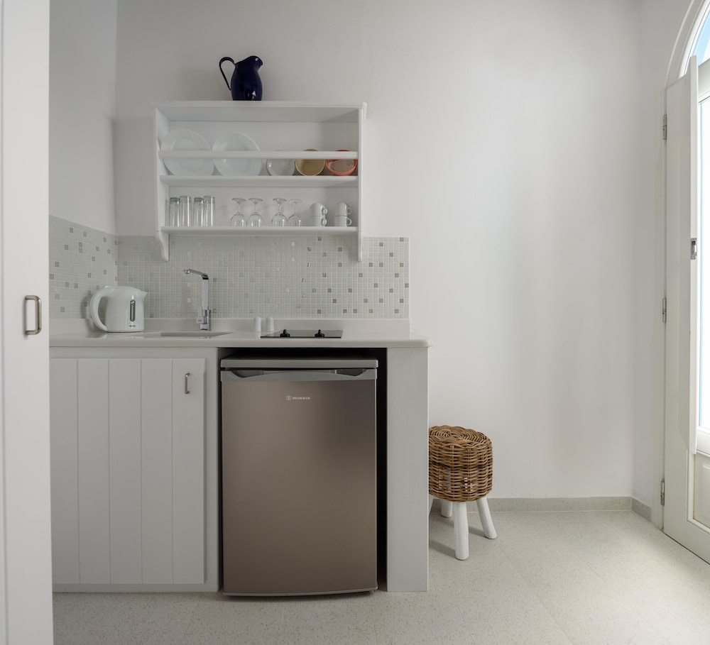 VALLAS APARTMENTS 9/50