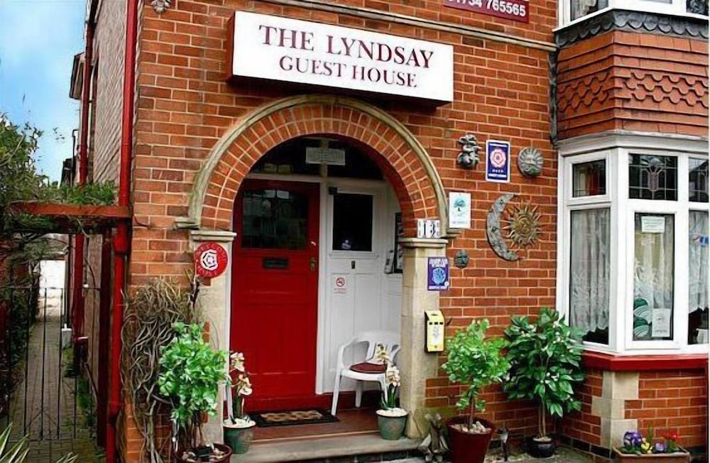Lyndsay Guest House 2/50