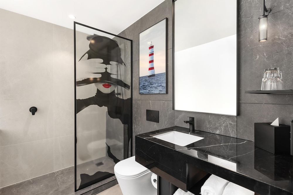 Radisson RED Auckland 44/50