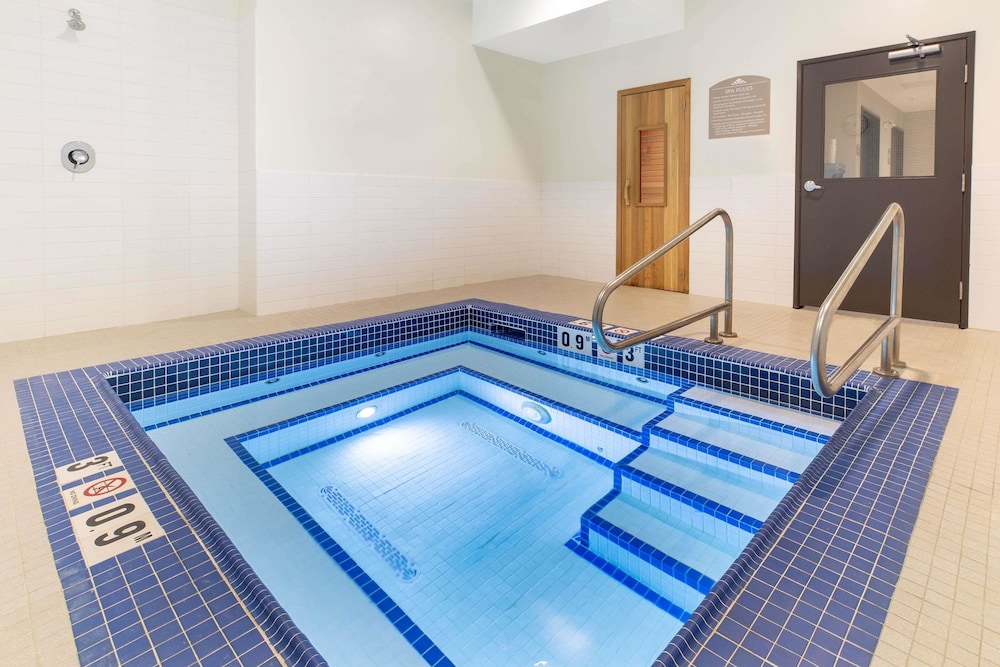 swimming pool spa