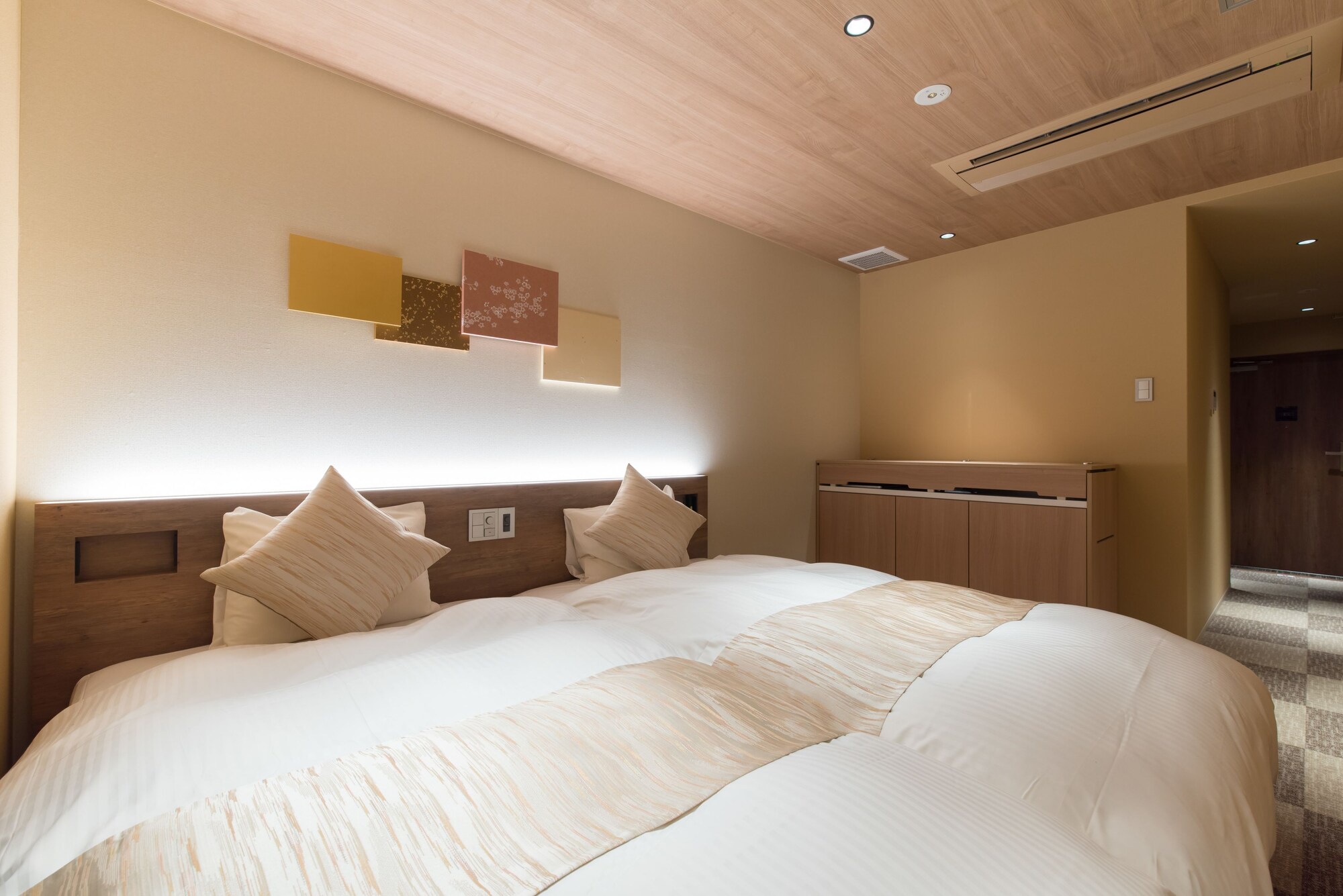 2 BEDROOMS, SUITE
