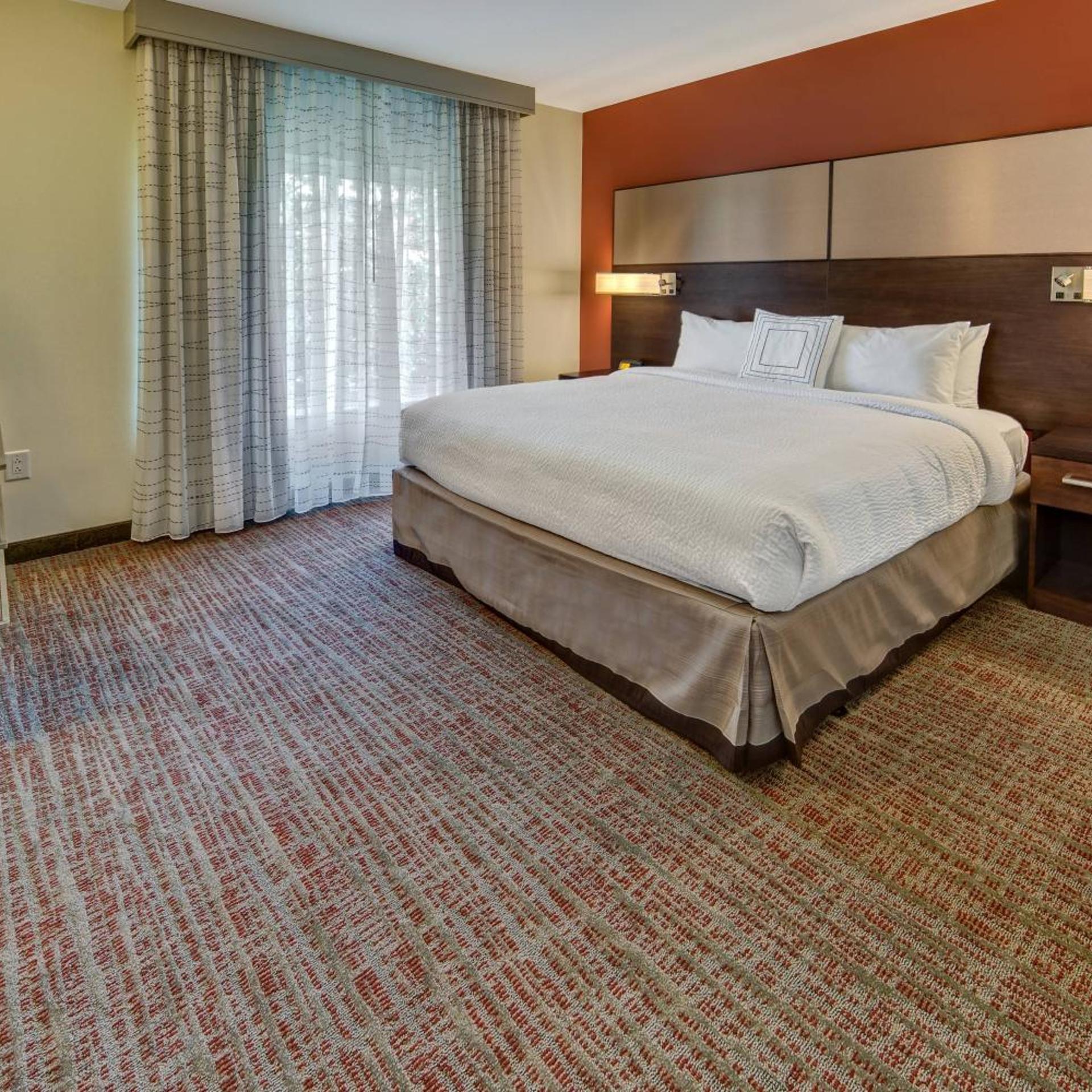 Studio, King Bed, Sofa, Bathtub, Accessible