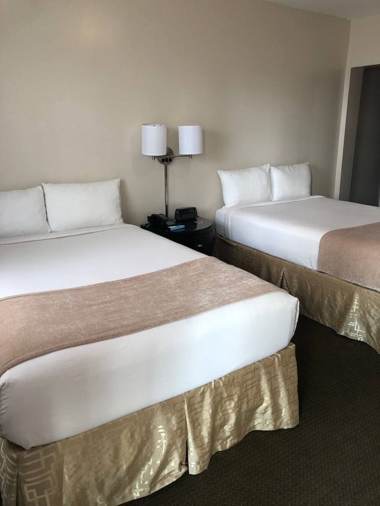 Beach Place Hotel 8/39