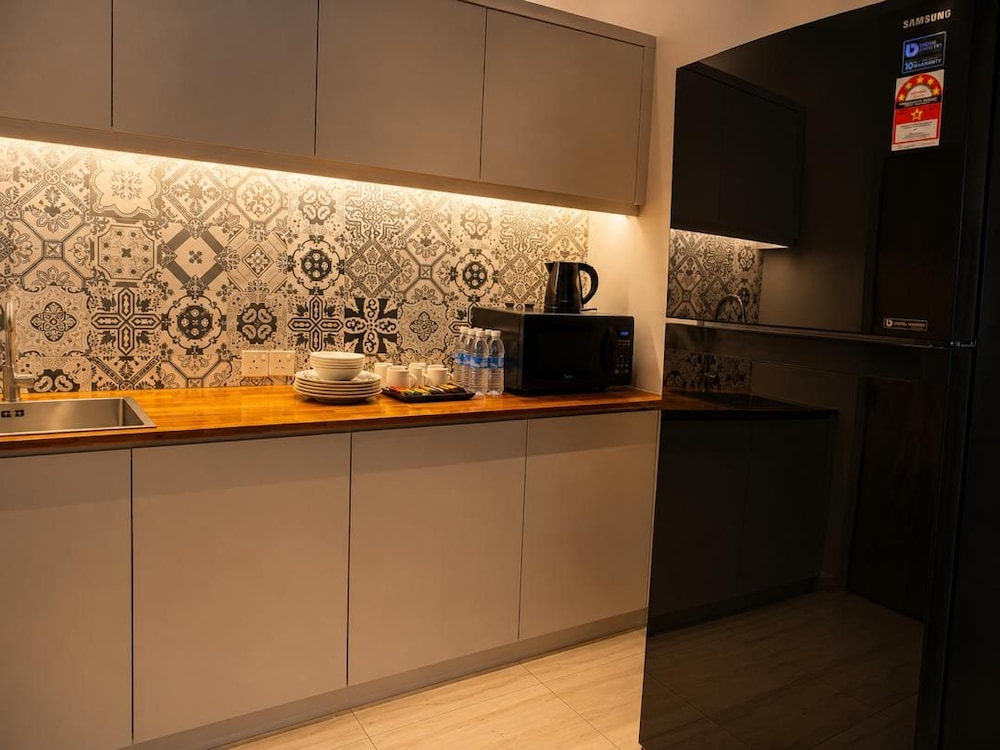 Stirling Suites 3/48