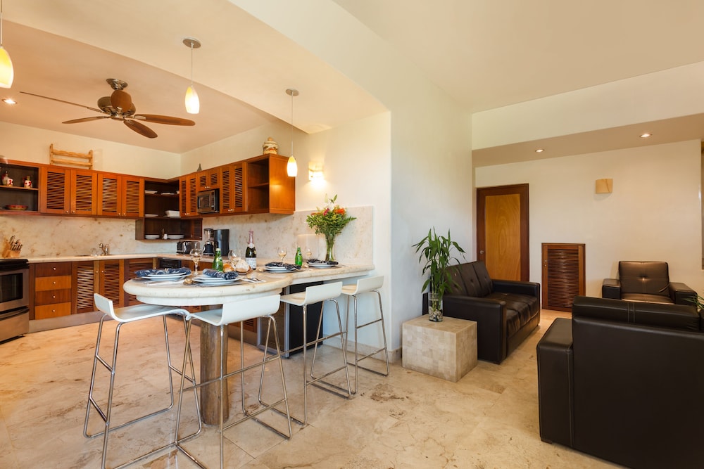 Porto Playa Condo Hotel And Beachclub 6/50