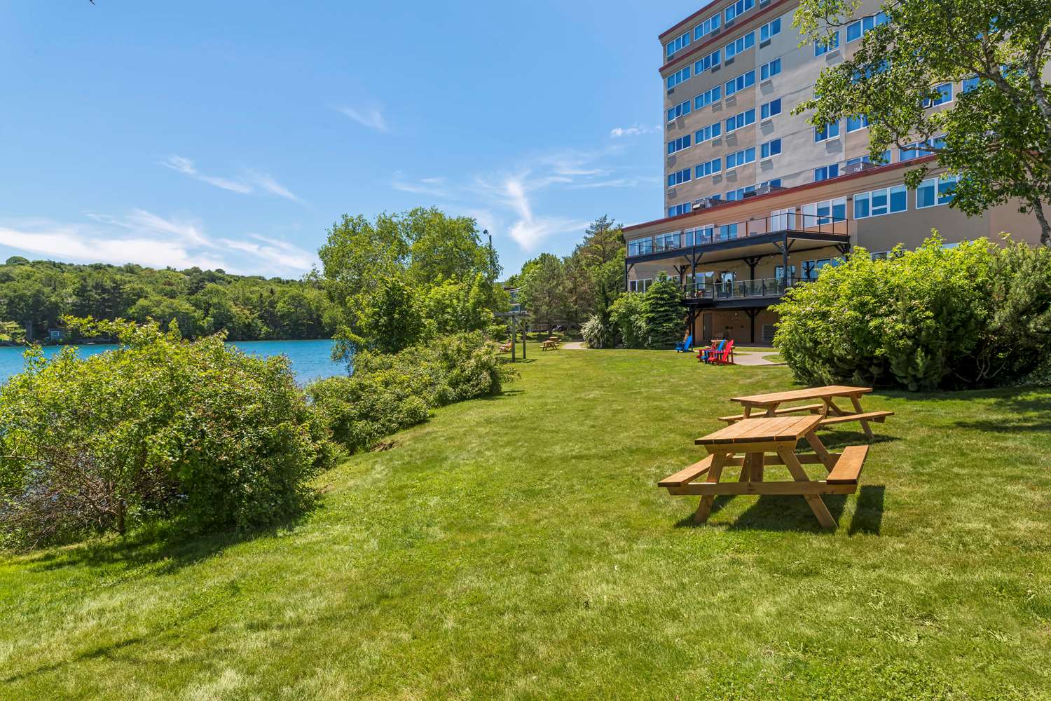 Best Western Plus Chocolate Lake Hotel 76/80