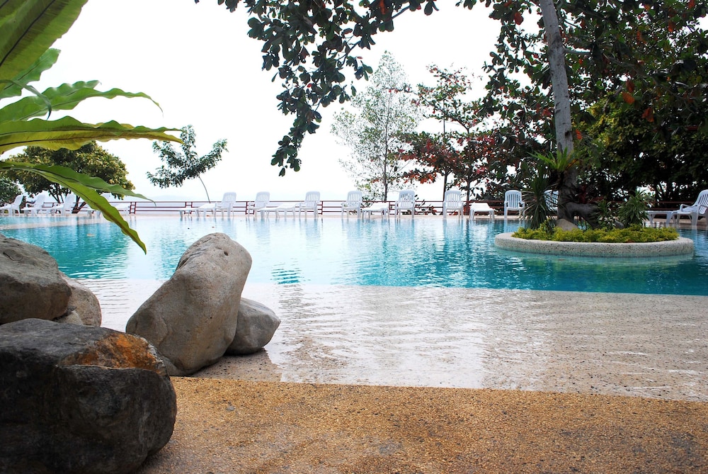 Almont Beach Resort 18/35