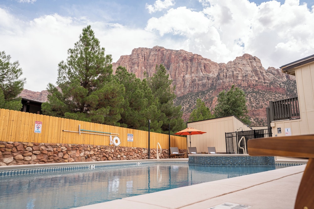 Zion Pioneer Lodge 60/66