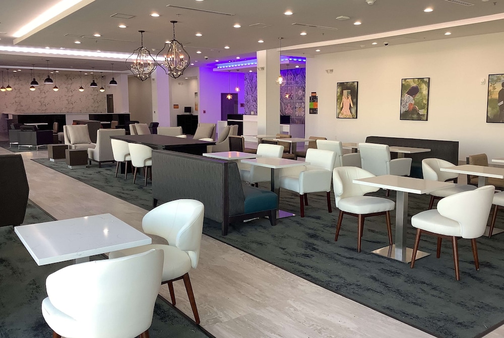 La Quinta Inn & Suites by Wyndham Corpus Christi Southeast 43/56