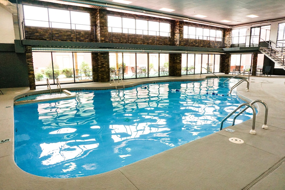 Boarders Inn and Suites by Cobblestone Hotels - Grand Island 1/75