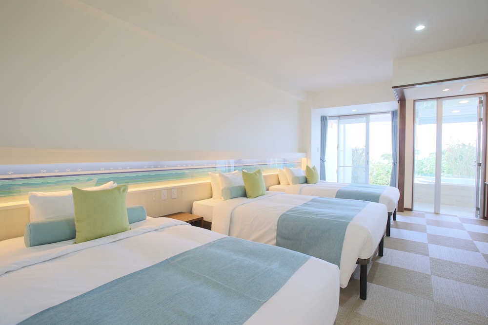 Room, Triple, 3 Beds, Partial Ocean View