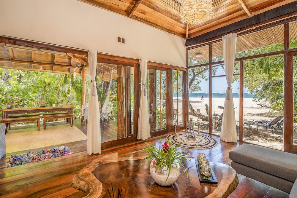 Ocho Artisan Bungalows 47/80