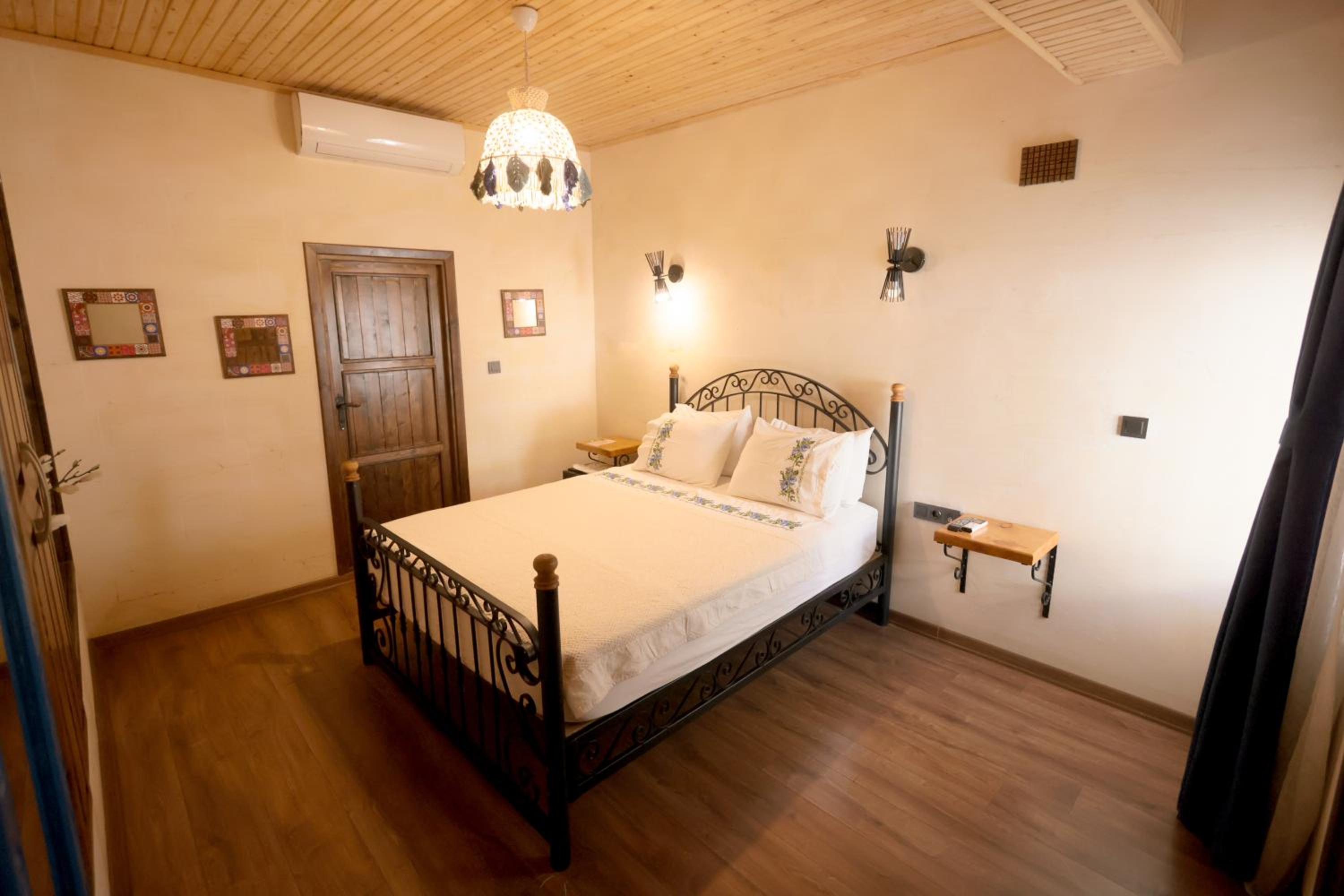 غرفة بسرير مزدوج بإطلالة على الحديقة، Astarte Hotel 6/10