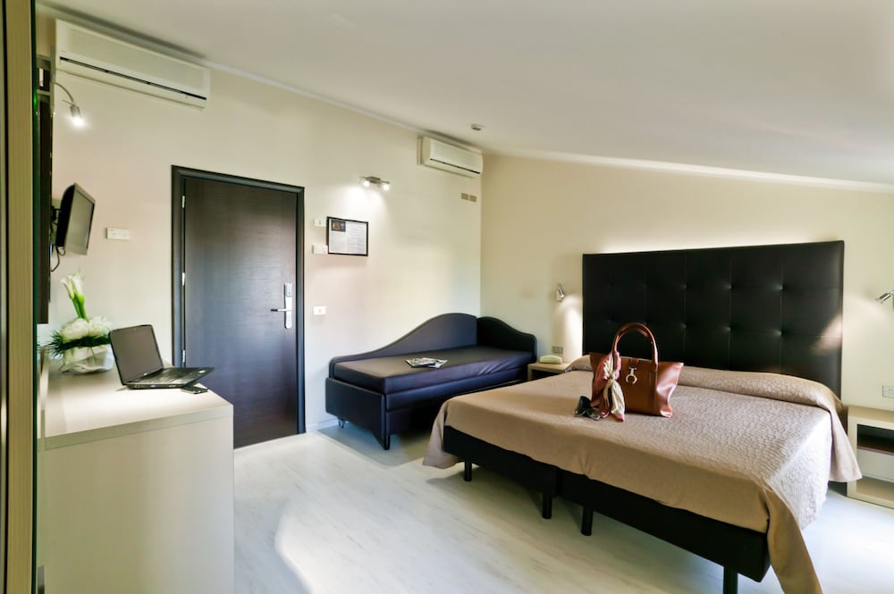 Thea Hotel 11/26