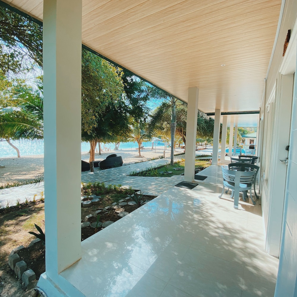 Sylvia Resort Komodo Labuan Bajo 40/70