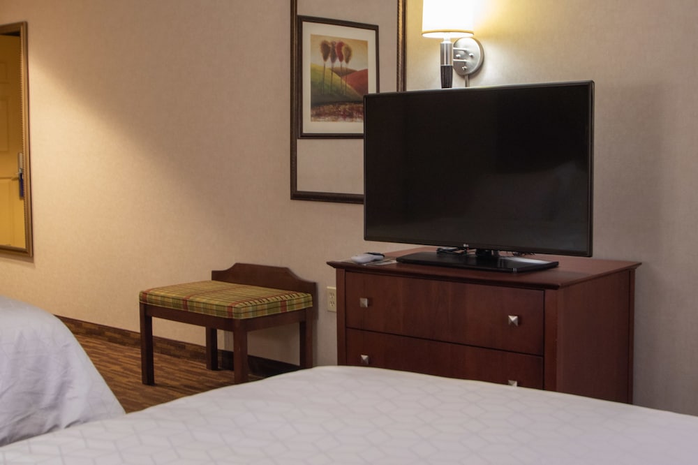 HOLIDAY INN EXPRESS YREKA - SHASTA AREA 16/52
