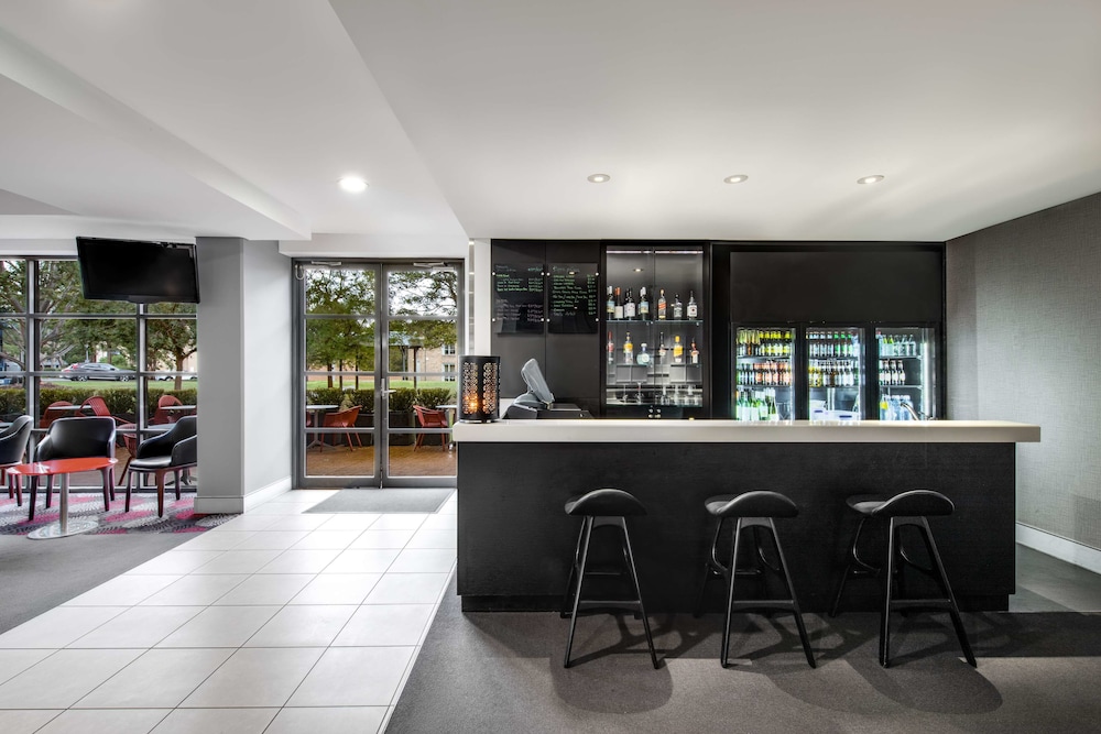 Mercure Sydney Macquarie Park 8/64