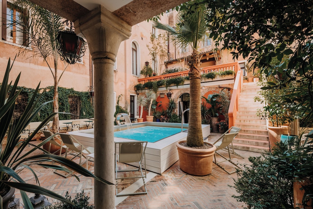 Hotel Giorgione 82/87
