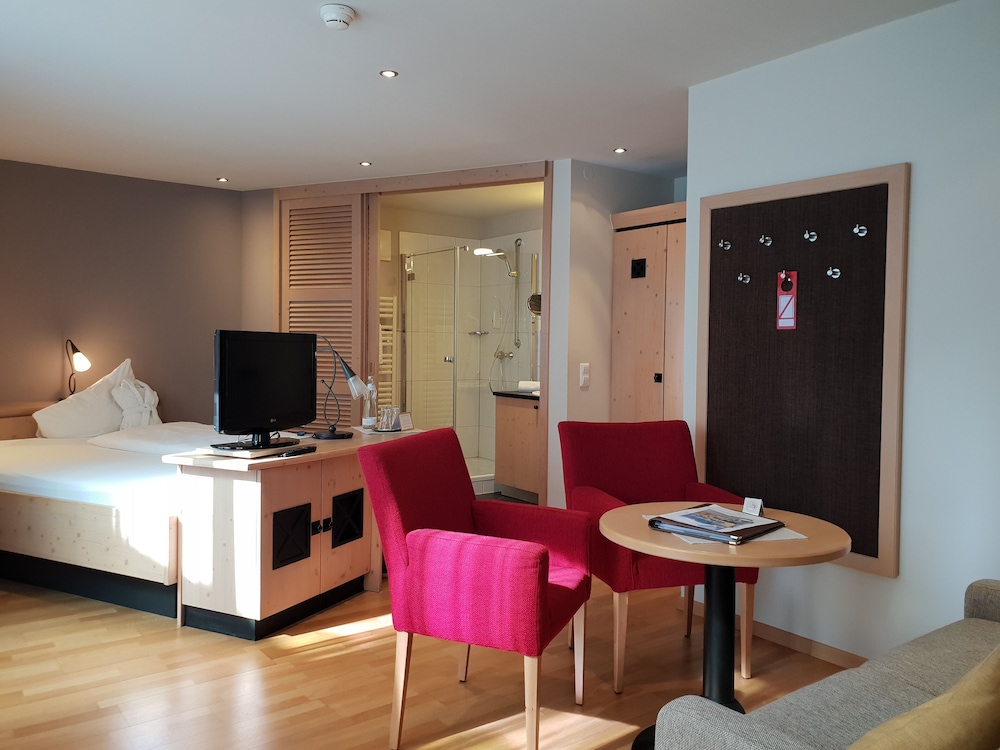 Aktivhotel Schweizerhof 54/72