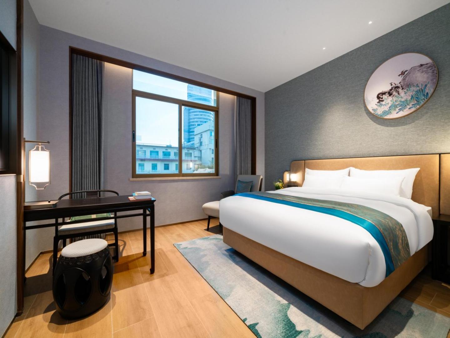 Executive, Queen Bed