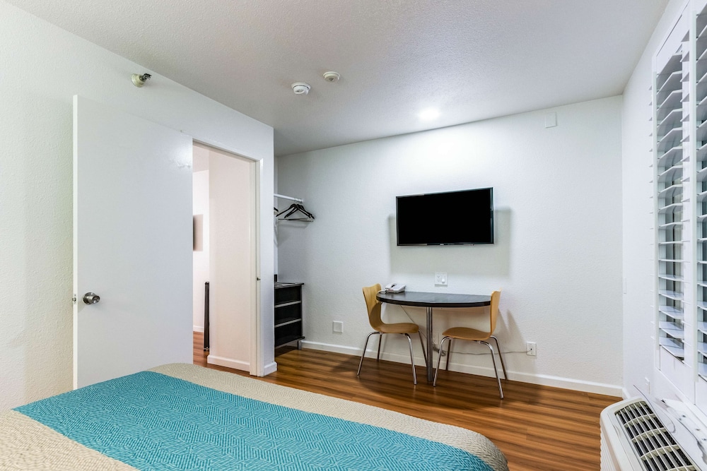 Motel6 Fountain Valley, CA - Huntington Beach Area 27/37