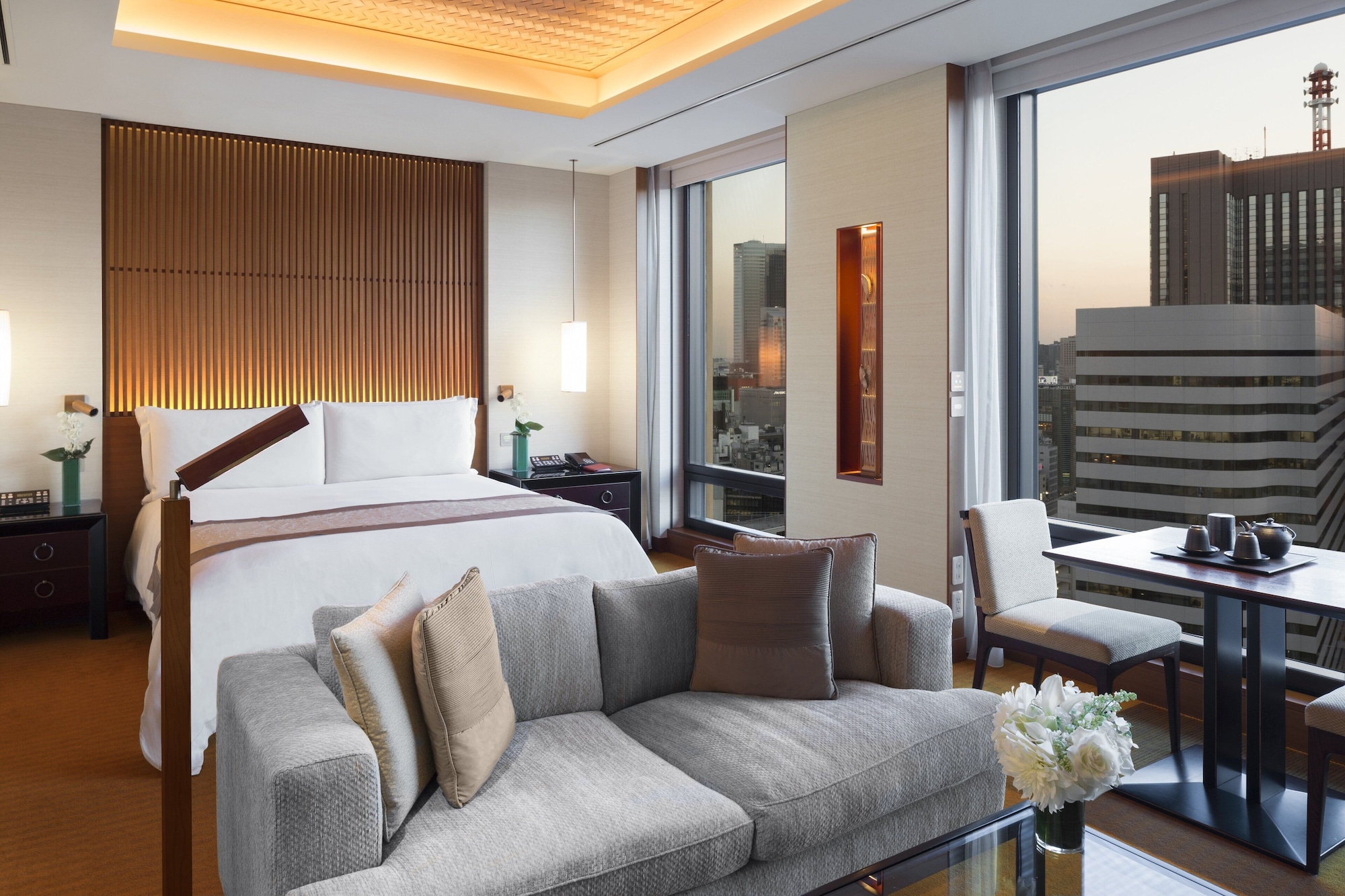 PREMIER, KING BED