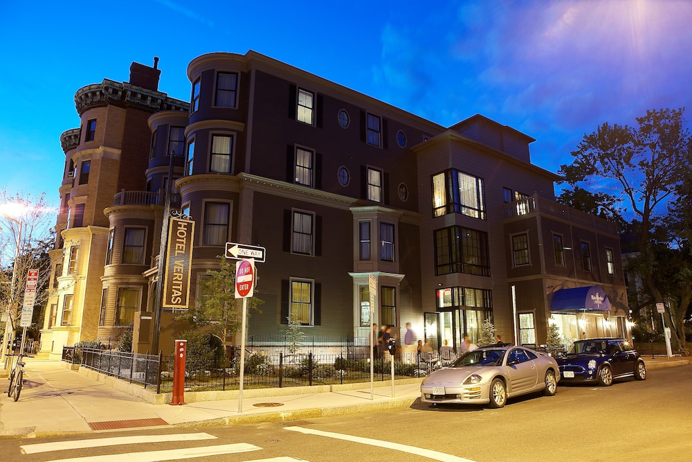 Hotel Veritas 5/34