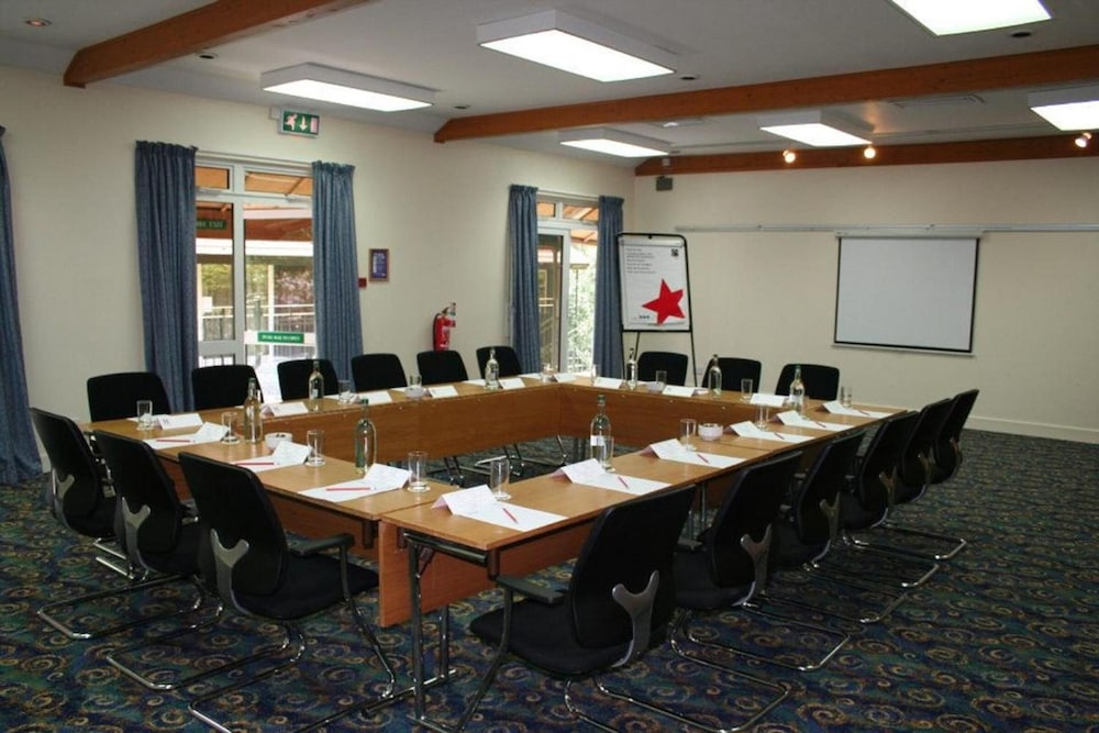 Marwell Hotel 47/60